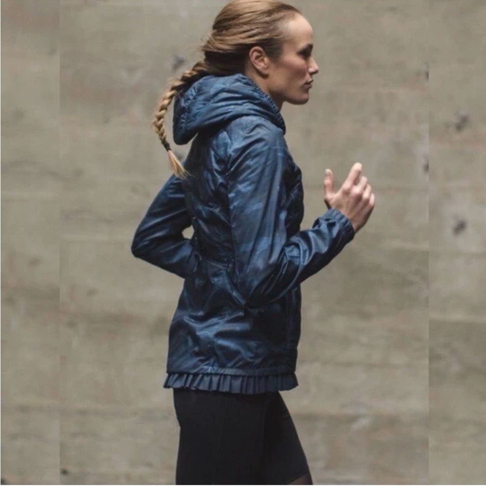 Lululemon Spring Fling Puffy Jacket Camo Lotus Camo Oil Slick Blue Goose Down 4